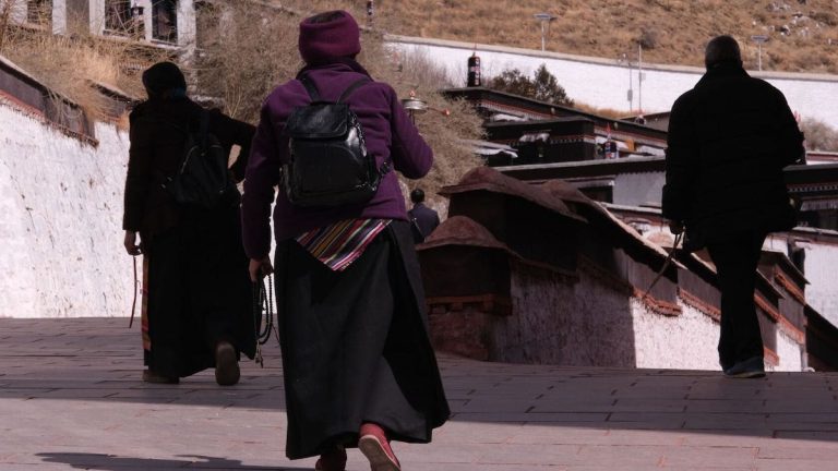 7-Day Lhasa to Everest Base Camp Itinerary scenic route in Tibet